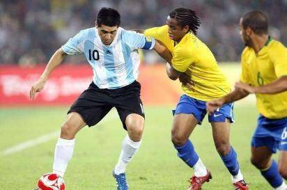 ‘火狐电竞官方网站’
外媒评阿根廷足球史上的7大球星 马拉多纳和梅西谁才是第一?(图3) ‘火狐电竞官方网站’
外媒评阿根廷足球史上的7大球星 马拉多纳和梅西谁才是第一?(图3)