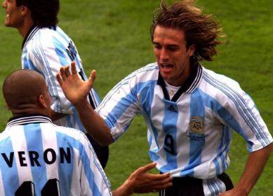 ‘火狐电竞官方网站’
外媒评阿根廷足球史上的7大球星 马拉多纳和梅西谁才是第一?(图4) ‘火狐电竞官方网站’
外媒评阿根廷足球史上的7大球星 马拉多纳和梅西谁才是第一?(图4)