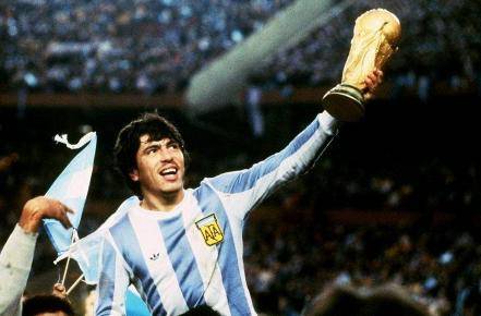 ‘火狐电竞官方网站’
外媒评阿根廷足球史上的7大球星 马拉多纳和梅西谁才是第一?(图7) ‘火狐电竞官方网站’
外媒评阿根廷足球史上的7大球星 马拉多纳和梅西谁才是第一?(图7)