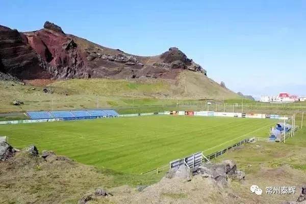 世界最美足球场 在那里?_火狐电竞官方网站(图2)
世界最美足球场 在那里?_火狐电竞官方网站(图2)