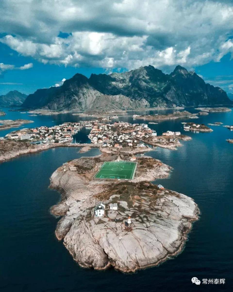 世界最美足球场 在那里?_火狐电竞官方网站(图5)
世界最美足球场 在那里?_火狐电竞官方网站(图5)