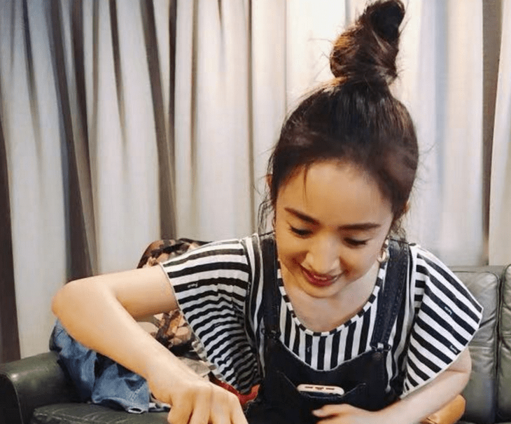 林依晨出席台北时装周被抓拍 身材太过真实 蘑菇头发型认真吗?【火狐电竞官网】(图2)
林依晨出席台北时装周被抓拍 身材太过真实 蘑菇头发型认真吗?【火狐电竞官网】(图2)