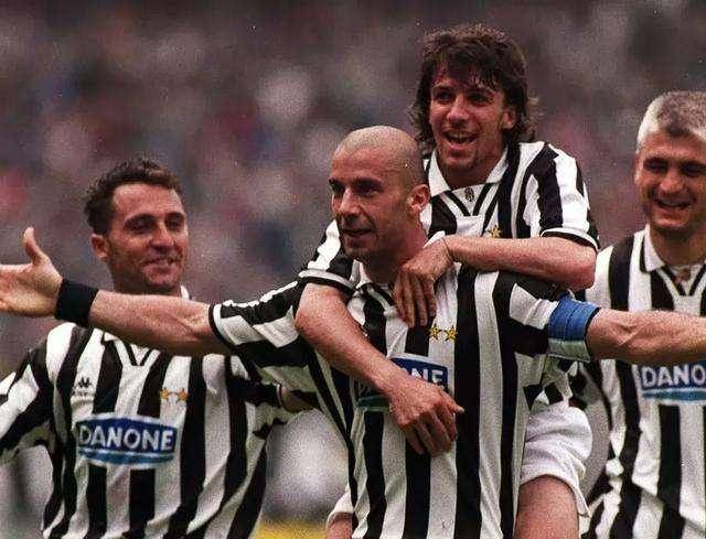 火狐电竞|
有人以为巴乔比皮耶罗更强?可是他从未拿过世界杯和欧冠啊!(图2) 火狐电竞|
有人以为巴乔比皮耶罗更强?可是他从未拿过世界杯和欧冠啊!(图2)