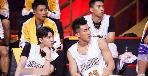 火狐电竞_
职业运发动到场综艺就是吊儿郎当？郭艾伦：休赛期需要放松(图2)