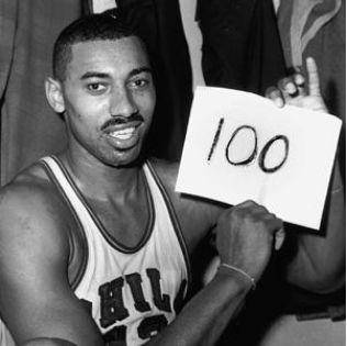 火狐电竞：
NBA撞脸球星：沃克沃尔分不清 而他俩却像极了亲父子(图4)