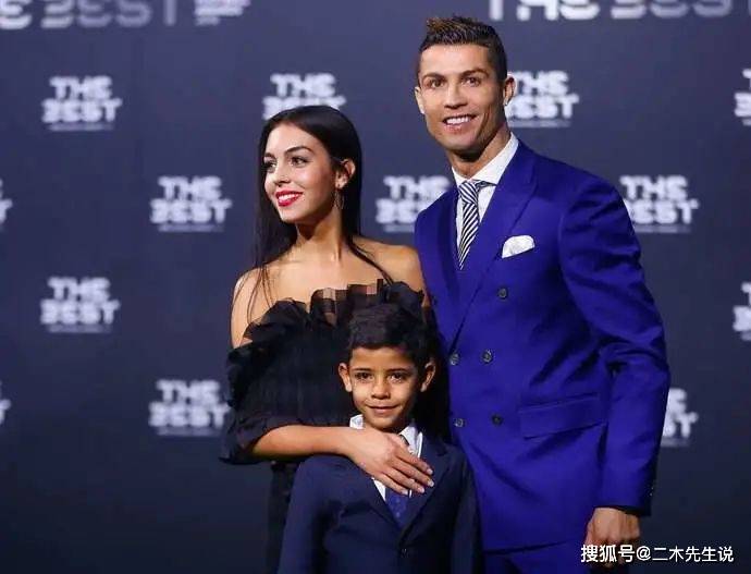 
足坛十大最美球星太太团 险些全是名模和歌手 辣妹只能排在榜尾“火狐电竞”(图9)