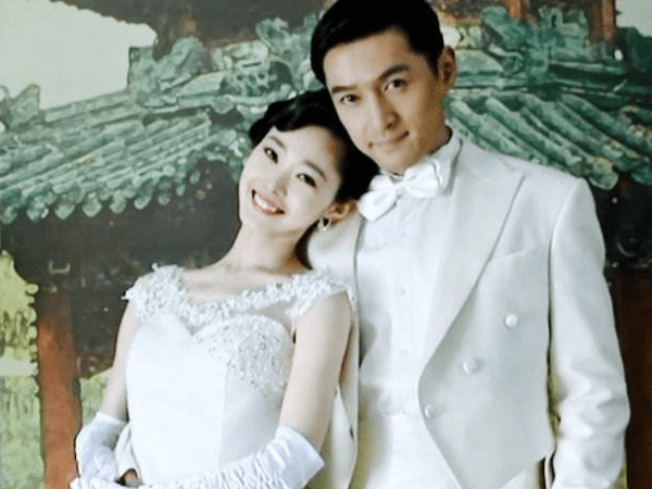 ‘火狐电竞官网’
胡歌互助过的女星颜值排行：杨幂垫底 刘诗诗第2 第一无人能及(图4)