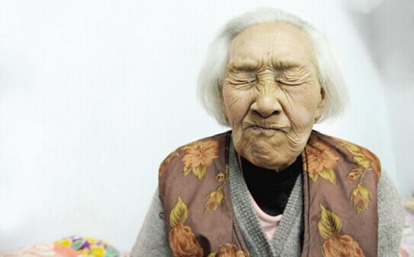 火狐电竞官方网站|
非著名歌手因寓目欧冠半决赛利物浦对阵巴萨的角逐砸电视再火一把(图1) 火狐电竞